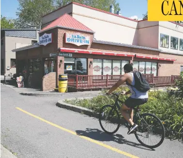  ?? PIERRE OBENDRAUF/POSTMEDIA NEWS ?? Owners of the Lasalle Drive-in restaurant in Montreal said they planned to keep all of their 40 employees through
the lockdown but four chose to quit in order to receive benefits from the Canada Emergency Response Benefit.