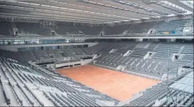 ?? FOTO: AP ?? Nuevo techo en la Philippe Chatrier, la central de Roland Garros, listo para estrenar