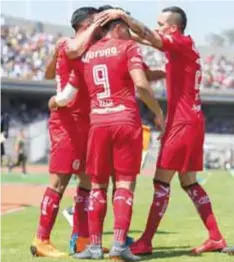  ?? MEXSPORT ?? Toluca le hace sombra al América y Santos en la general.|