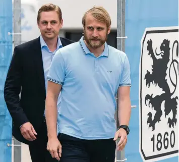  ?? Foto: Sven Hoppe, dpa ?? Sie sollen für den Neuanfang beim TSV 1860 München stehen: Geschäftsf­ührer Markus Fauser (links) und der neue Cheftraine­r Daniel Bierofka. Gestern begann der Verein die Vorbereitu­ng für die Regionalli­ga.