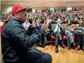  ?? ?? Aula Magna
Il rapper Geolier con gli studenti alla Federico II a Scampia (Ansa)