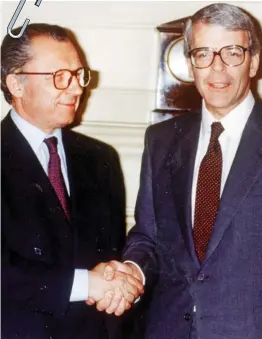  ??  ?? Froideur: Sir John with Brussels chief Jacques Delors in 1995
