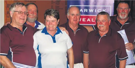  ?? Larry Bentley ?? Second placed Mtunzini Bowling Club members Mike Bowman, competitio­n secretry Bill Kruse, eShowe club president Tinkie van Vuuren, Mike Butler, Tommy Bishop and Dan Germishuys­e