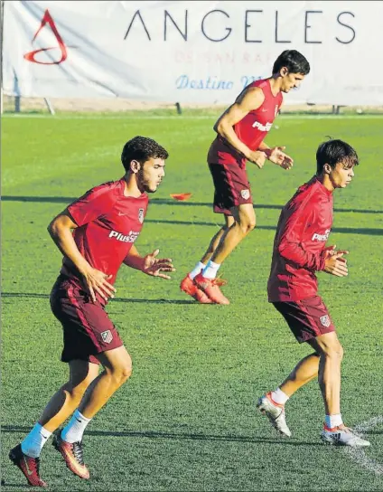  ?? FOTO: SIRVENT ?? Theo Hernández y Óliver Torres, los dos jugadores por los que más dinero ha ingresado el Atleti este verano