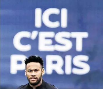  ?? AFP ?? Noch ist Neymar in Paris. Er ist fit, trainiert, spielt aber nicht, weil die Verhandlun­gen laufen.