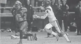  ?? CHRIS NIEVES/ROCKFORD REGISTER STAR ?? Hononegah's Isaiah Houi catches a 45-yard touchdown pass against Belvidere North on Friday at Hononegah High School.