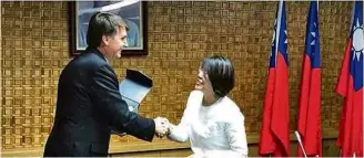  ?? 2.mar.2018/Reprodução ?? Bolsonaro e Tsai Ing-wen, em foto publicada por ele durante sua visita a Taipei