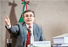  ??  ?? La Comisión Nacional de los Derechos Humanos, encabezada por Luis Raúl González, afirma que la Ley de Seguridad Interior contravien­e la reforma de 2011.