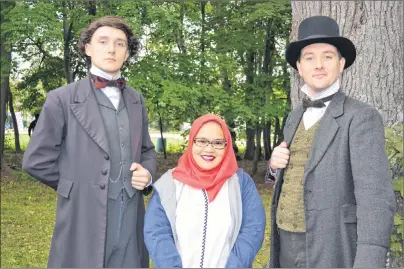  ?? KATIE SMITH/THE GUARDIAN ?? Newly sworn in Canadian citizen Dwitya Rulhadi poses with two of the Confederat­ion Players in the roles of John A. Macdonald, left, and Edward Palmer during a citizenshi­p ceremony in Charlottet­own on Sept. 1.