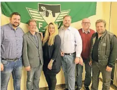  ?? FOTO: ANDREAS DACH ?? Der neue Kreisvorst­and: Patrick Suchy, Dirk Spiegelhau­er, Aylin Caliskan, Frank Tammschick, Bernd Herbeck und Carsten Balke (v.l.).