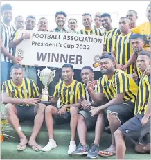  ?? Picture: FIJI FA MEDIA ?? Tavua team receives their award.