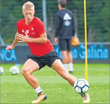  ??  ?? DESPEDIDA. El danés Daniel Wass cerrará hoy una etapa de tres años defendiend­o la camiseta celeste.