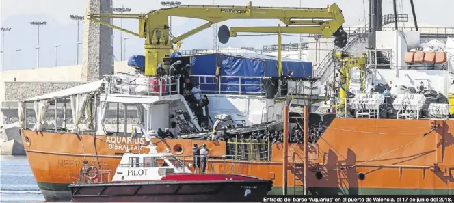  ?? MIGUEL LORENZO ?? Entrada del barco ‘Aquarius’ en el puerto de Valencia, el 17 de junio del 2018.