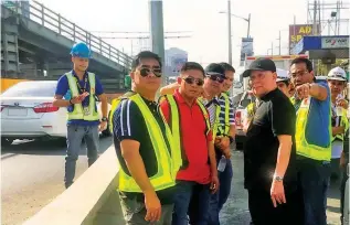  ??  ?? SKYWAY EXTENSION PROJECT – San Miguel Corp. president and CEO Ramon S. Ang (2nd from right) inspects the company’s Skyway Extension Project at the Alabang Viaduct in Muntinlupa City, a section of the South Luzon Expressway. The company is set to reopen the third lane of the Skyway at-grade which it closed last September to give way for the extension’s constructi­on. The new two-lane ramp will also be open for motorists on Dec. 1, thereby easing vehicular traffic.