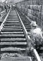  ?? © Elliott Erwitt/Magnum Photos/Courtesy: Carnegie Library of Pittsburgh ?? Workmen on P&amp;LE tracks.