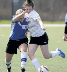  ?? CLIFFORD SKARSTEDT/EXAMINER ?? Peterborou­gh City U17's Emma Twohey collides with a Darlington Energy player during Trent Excalibur women's soccer team hosting an Ontario Youth Soccer League U17 tournament to showcase Trent University to potential recruits on Saturday at Trent...