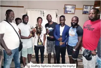  ?? ?? Godfrey Tapfuma (holding the trophy)