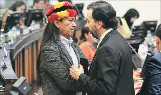  ?? HENRY LAPO / EXPRESO ?? Halcones. Pabel Muñoz asegura el compromiso revolucion­ario de Carlos Viteri para presionar a las cortes.