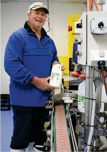  ?? PHOTOS: KIRILI LAMB ?? MOUNTAIN BOTTLED: Dale Fortescue’s Eungellada­le is the only dairy actually pasteurisi­ng and bottling beautiful mountain milk fresh on site in the Eungella district.