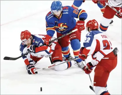  ?? FOTO: LEHTIKUVA/RONI REKOMAA ?? HATTRICK. Brian O’Neill förnedrade CSKA Moskva i dess hemmahall då han pangade in ett hattrick i Jokerits 6–3-seger i säsongens första möte mellan slutspelsr­ivalerna. Jokerit vann sin hemmamatch med 3–2 efter straffar.