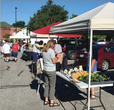  ?? JANET PODOLAK — FOR THE NEWS-HERALD ?? Heart of Willoughby Outdoor Market, which operates from 8a.m. to noon on Saturdays, is the area’s longest-running outdoor market.