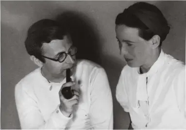  ??  ?? Simone de Beauvoir et Jean-Paul Sartre, août 1939