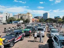  ?? GILBERTO SOARES/FUTURA PRESS ?? Sul. Manifestan­tes de carro em Porto Alegre, na sexta-feira