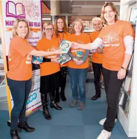  ?? ?? Maidenhead's Big Read patron, Dame Katherine Grainger (right), with volunteers in 2020. Ref:132375-6