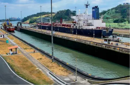  ??  ?? El Canal, la fabulosa obra de ingeniería que conecta al Pacífico con el Atlántico.