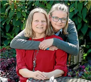  ?? MARK TAYLOR/STUFF ?? Christine Hussey has stage four breast cancer and is seeking funding for lifeprolon­ging drugs. She is pictured with daughter Tash, 24.