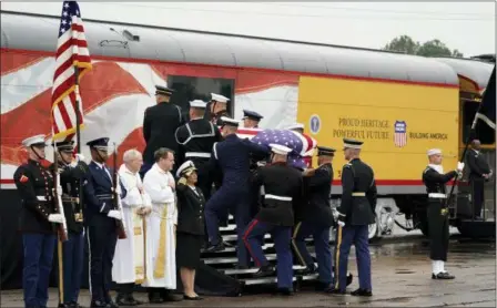  ?? DAVID J. PHILLIP — THE ASSOCIATED PRESS ?? The flag-draped casket of former President George H.W. Bush is carried by a joint services military honor guard Thursday in Spring, Texas, as it is placed on a Union Pacific train.