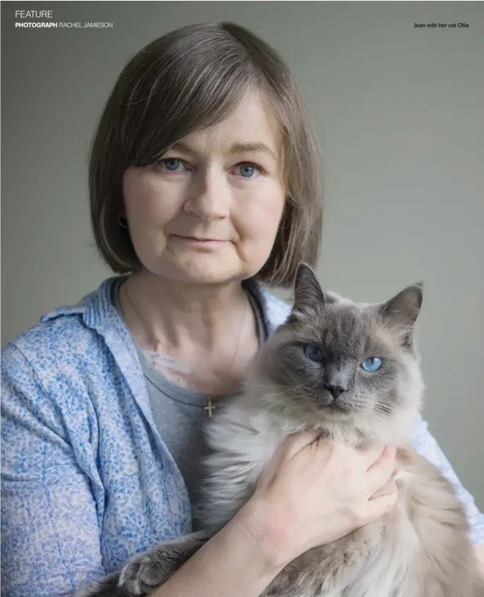  ?? PHOTOGRAPH RACHEL JAMIESON ?? Jean with her cat Ollie