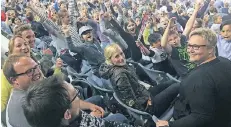  ?? FOTO: EUROPASCHU­LE ?? Die Stimmung der Erkelenzer Schüler in der Lanxess-Arena in Köln war hervorrage­nd.