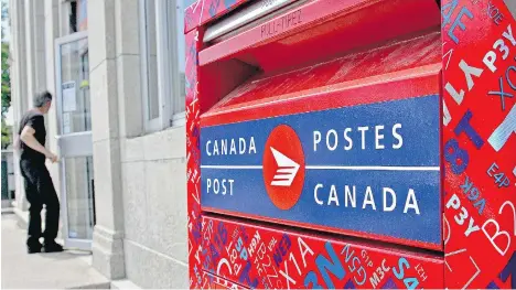  ?? MIKE DIBATTISTA/ NIAGARA FALLS REVIEW/ POSTMEDIA NETWORK ?? Talks between Canada Post and its biggest union are continuing this weekend, but If they fail, carriers will be on strike July 2, leaving businesses scrambling for other ways to send bills, receive payments and make deliveries.