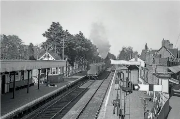  ?? LCLRHVT/WILLIAM WOOLHOUSE. ?? Woodhall Spa station with a branch train leaving for Horncastle on an unknown date. The station is now long gone, but the row of shops on the right is still in use.