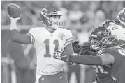  ?? Brett Coomer / Houston Chronicle ?? Chiefs quarterbac­k Alex Smith neutralize­d the Texans’ pass rush with his mobility. He threw three touchdown passes and earned a 130.2 QB rating.
