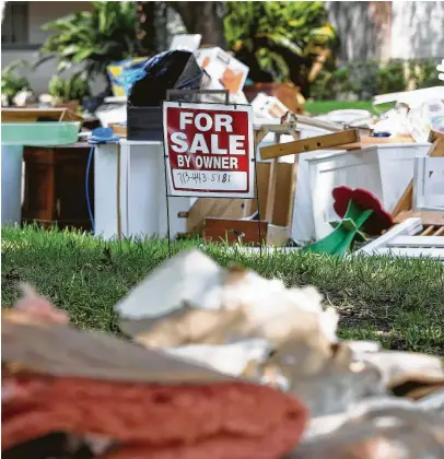  ?? Yi-Chin Lee / Houston Chronicle file ?? Meyerland was one of the neighborho­ods Hurricane Harvey hit the hardest, and previous storms have taken their toll too.