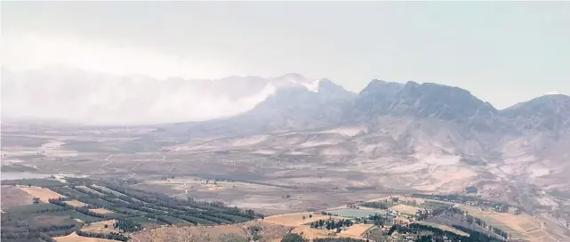  ??  ?? BIRD’S-EYE VIEW: The aftermath of the fires that have ravaged Somerset West over the past few weeks.