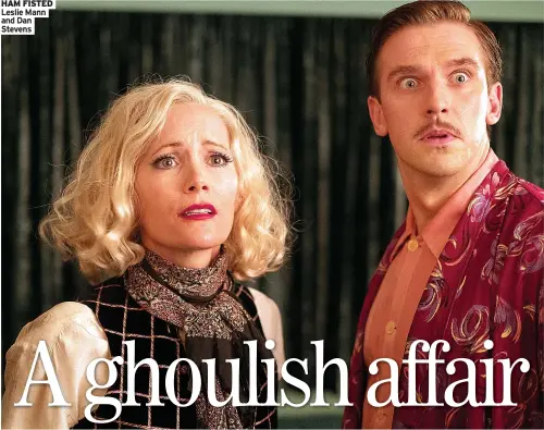  ??  ?? HAM FISTED Leslie Mann and Dan Stevens