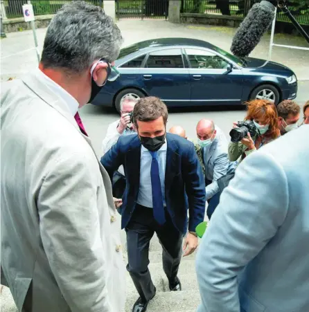  ?? JESÚS G. FERIA ?? El líder del PP, Pablo Casado ayer a su llegada a la escuela de verano del PPE en San Lorenzo del Escorial