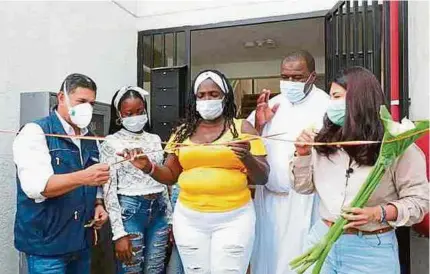  ?? ALCALDÍA ?? Aurora Tenorio, una de las beneficiar­ias entre las 80 familias que vivían en el jarillón del río Cauca. Recibió su apartament­o.