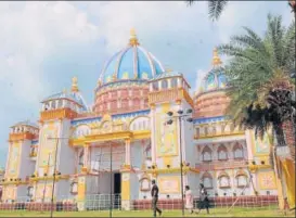  ?? DEEPAK GUPTA / HT ?? ▪ The pandal in Sahara Estates, Jankipuram is a replica of the underconst­ruction Chandroday temple coming up in Krishna Nagar district of West Bengal  the world headquarte­rs of ISKCON.