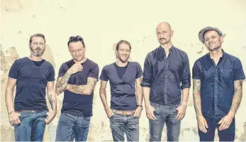  ?? FOTO: DENNIS DIRKSEN ?? Fünf Westfalen für die Ulmer Friedrichs­au: Die Donots spielen am 8. Juni im Ulmer Zelt ihren gut gelaunten Punkrock.