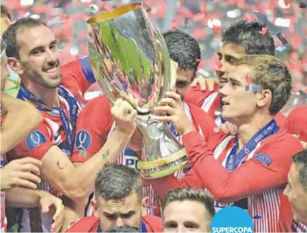  ??  ?? INSTANTE. Jugadores del Atlético de Madrid celebran el logro. AFP