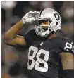  ?? NHAT V. MEYER — STAFF ARCHIVES ?? Raiders tight end Clive Walford (88) had four catches Sunday in the Raiders’ win over the Giants.