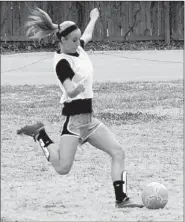  ?? BEN MADRID ENTERPRISE-LEADER ?? Celeste Mesenbrink makes a corner kick during practice.