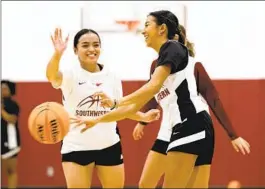  ?? KRISTIAN CARREON FOR THE U-T ?? Ariana Lieras (right) and Fayth Perez smile during a practice game Monday.