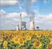  ??  ?? A coal-fired power station in Mehrum, Germany.