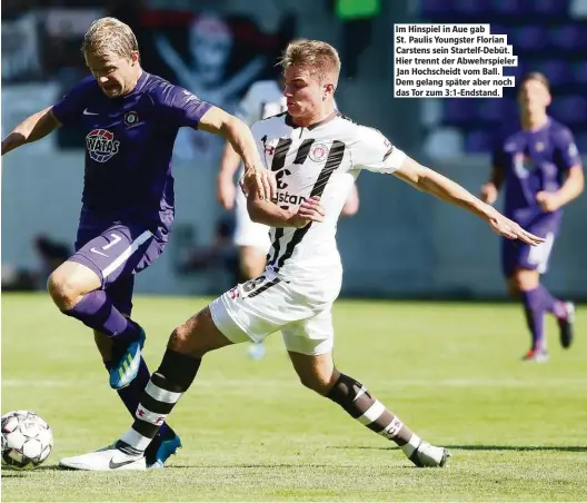  ??  ?? Im Hinspiel in Aue gABSt. PAulis Youngster FloriAn CArstens sein StArtelf-DeBüt. Hier trennt der ABwehrspie­ler JAn HoChsCheid­t vom BAll. Dem gelAng spÄter ABer noCh dAs Tor zum 3:1-EndstAnd.