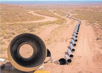  ?? ?? Una obra que ya arrancó con polémica. Argentina necesita exportar gas pero no le falta infraestru­ctura.